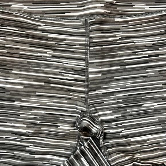 Under Armor women's CAPRI leggings, black gray white size XS - Picture 4 of 5